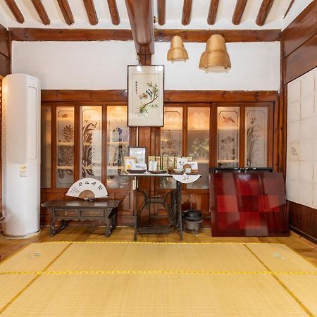 Dongmyo Hanok Sihwadang - Private Korean Style House In The City Center With A Beautiful Garden سيول المظهر الخارجي الصورة