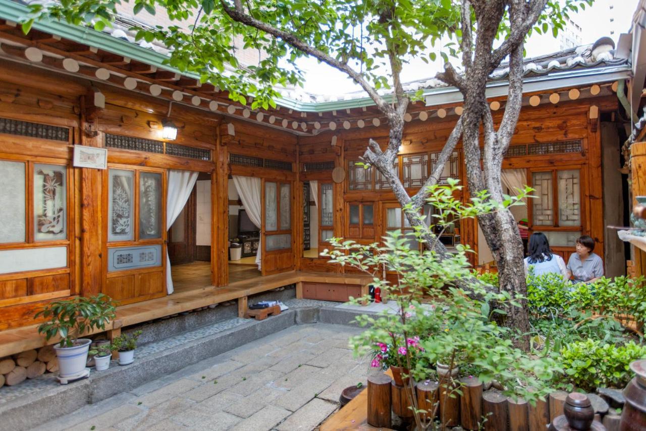 Dongmyo Hanok Sihwadang - Private Korean Style House In The City Center With A Beautiful Garden سيول المظهر الخارجي الصورة
