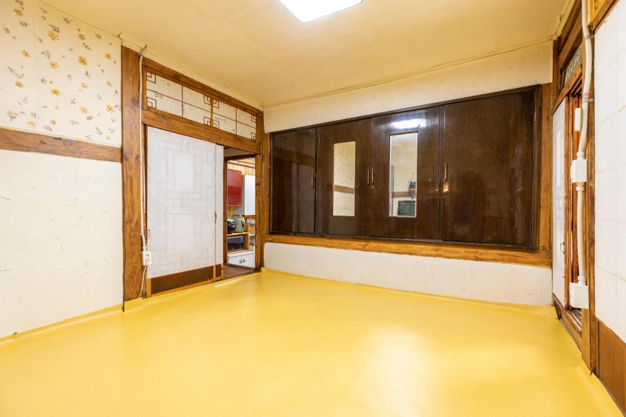 Dongmyo Hanok Sihwadang - Private Korean Style House In The City Center With A Beautiful Garden سيول المظهر الخارجي الصورة