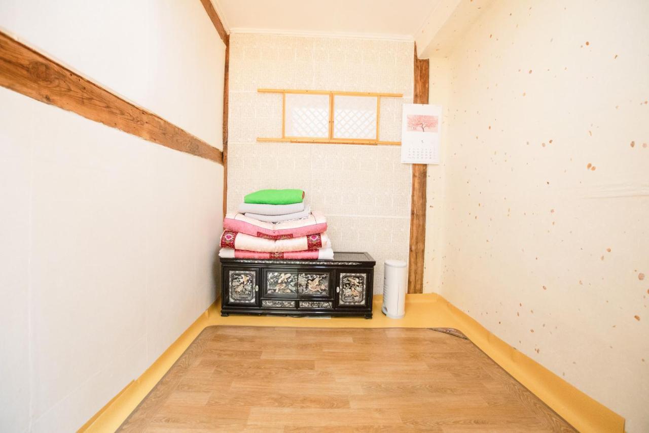 Dongmyo Hanok Sihwadang - Private Korean Style House In The City Center With A Beautiful Garden سيول المظهر الخارجي الصورة