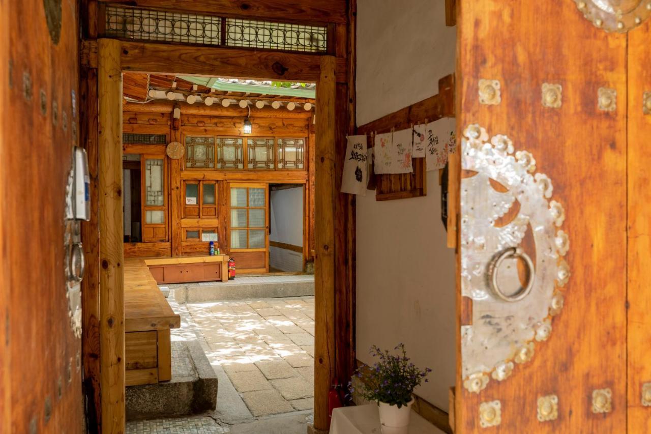Dongmyo Hanok Sihwadang - Private Korean Style House In The City Center With A Beautiful Garden سيول المظهر الخارجي الصورة