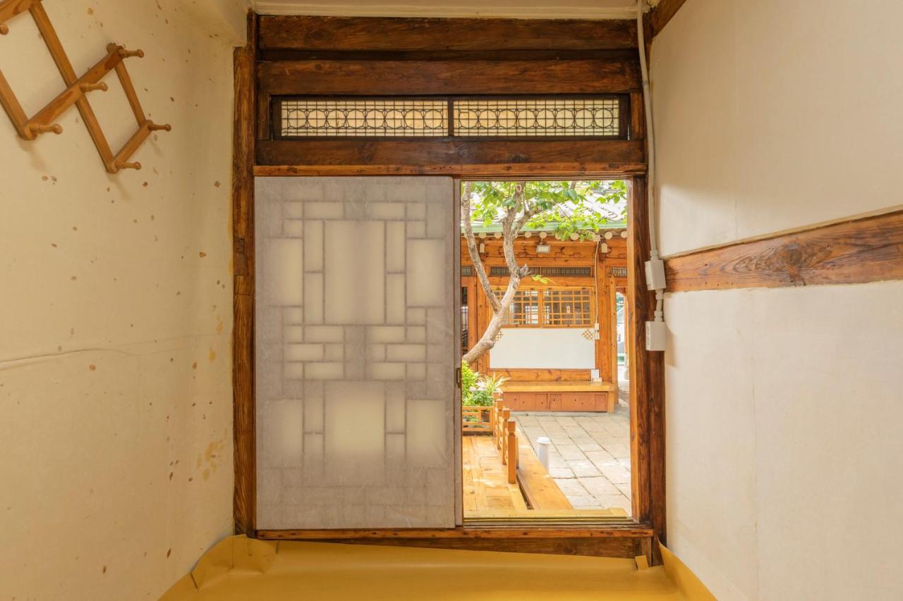 Dongmyo Hanok Sihwadang - Private Korean Style House In The City Center With A Beautiful Garden سيول المظهر الخارجي الصورة