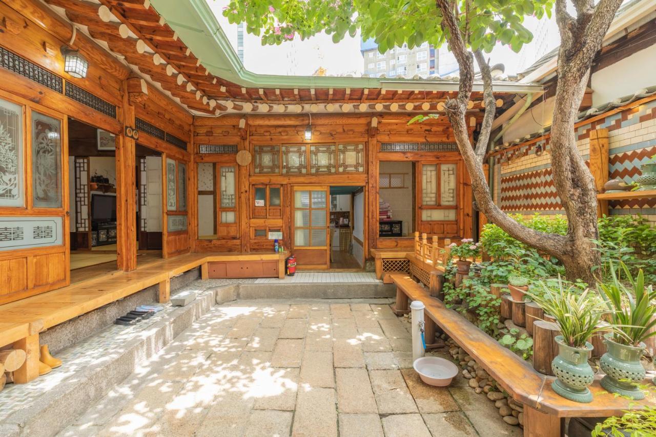 Dongmyo Hanok Sihwadang - Private Korean Style House In The City Center With A Beautiful Garden سيول المظهر الخارجي الصورة