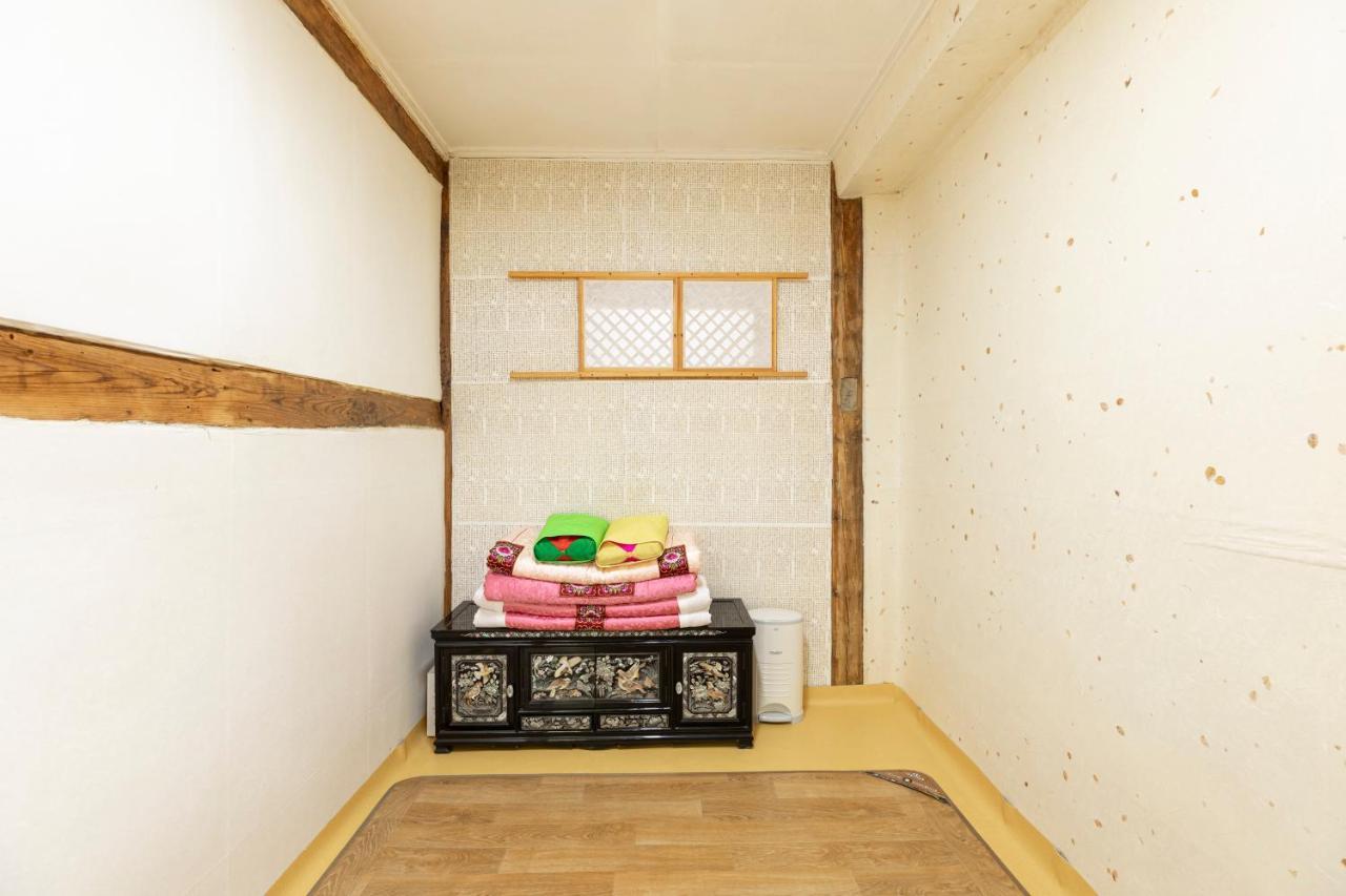 Dongmyo Hanok Sihwadang - Private Korean Style House In The City Center With A Beautiful Garden سيول المظهر الخارجي الصورة