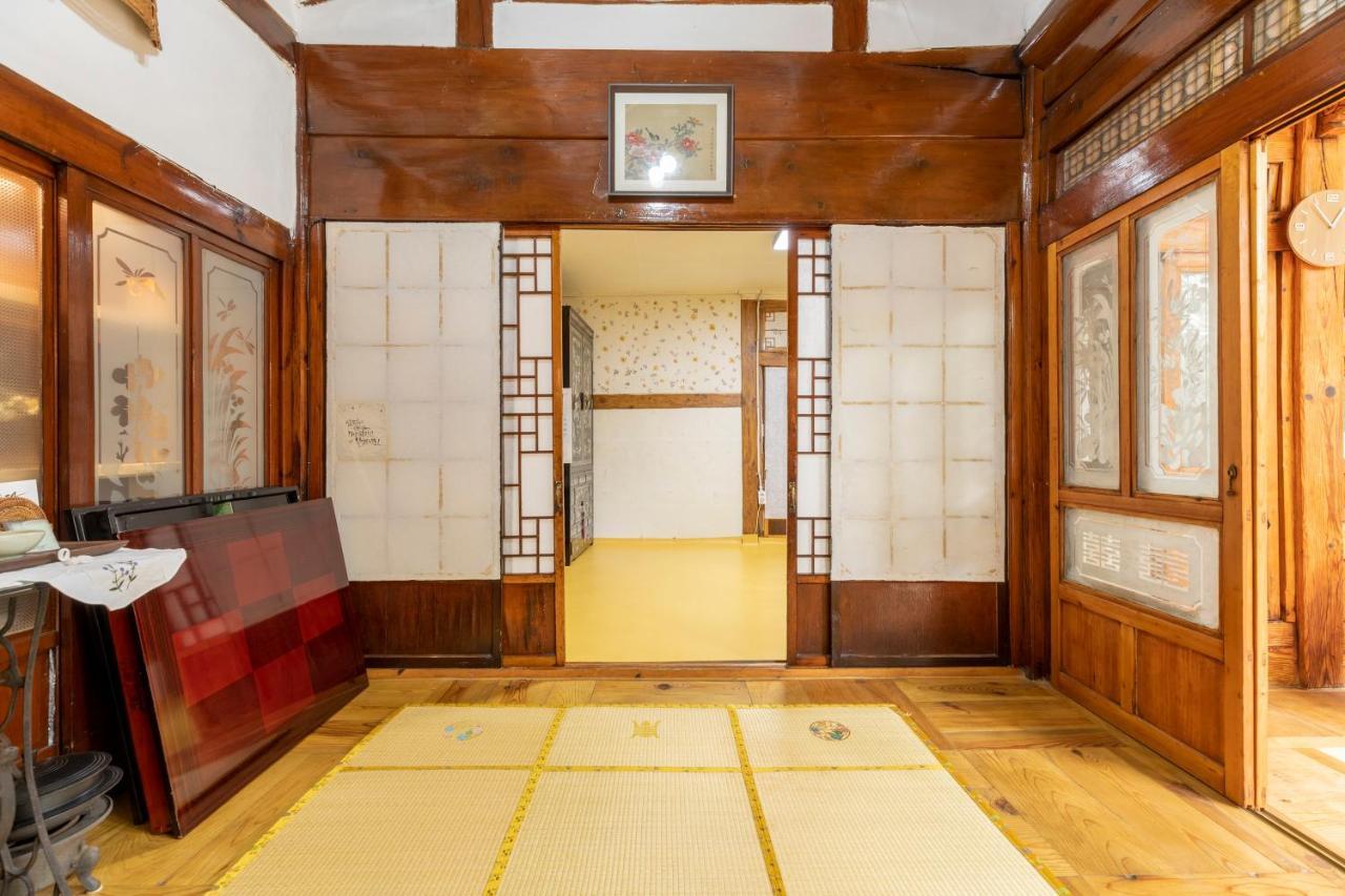 Dongmyo Hanok Sihwadang - Private Korean Style House In The City Center With A Beautiful Garden سيول المظهر الخارجي الصورة