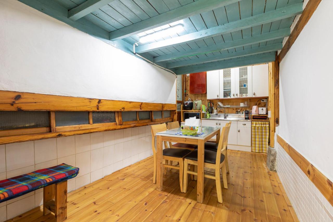 Dongmyo Hanok Sihwadang - Private Korean Style House In The City Center With A Beautiful Garden سيول المظهر الخارجي الصورة
