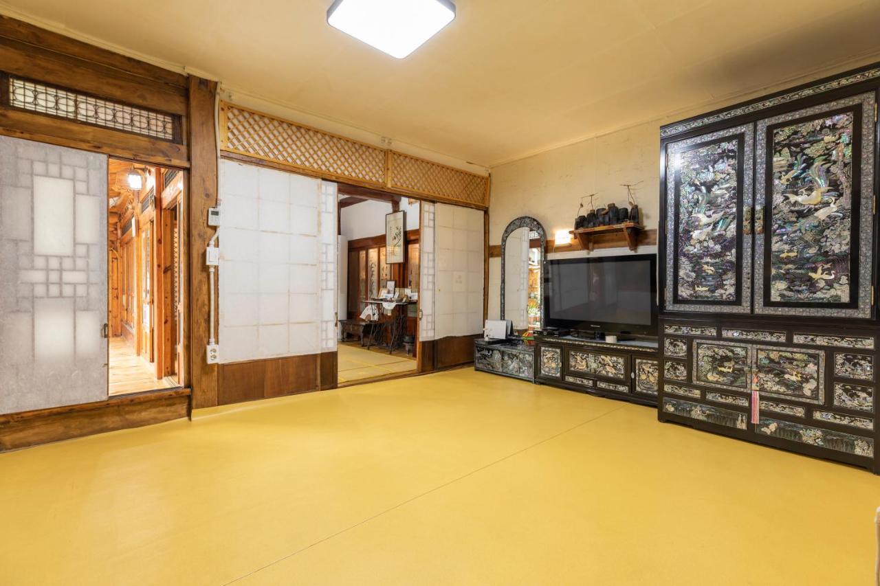 Dongmyo Hanok Sihwadang - Private Korean Style House In The City Center With A Beautiful Garden سيول المظهر الخارجي الصورة