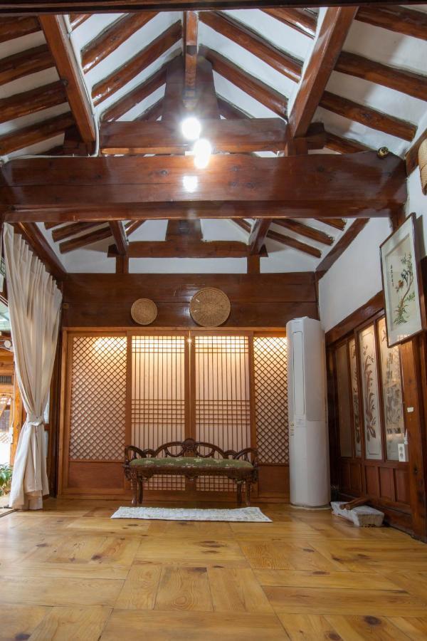 Dongmyo Hanok Sihwadang - Private Korean Style House In The City Center With A Beautiful Garden سيول المظهر الخارجي الصورة